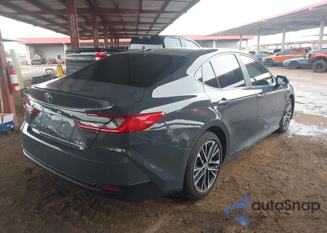 2025 Toyota Camry Xle z USA, uszkodzony, nr VIN 4T1DAACK4SU090214